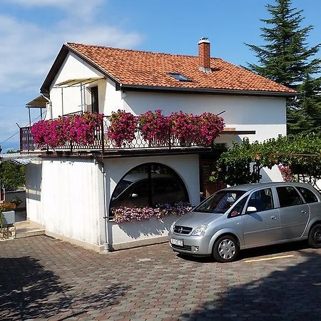 Apartmani Малинска Экстерьер фото
