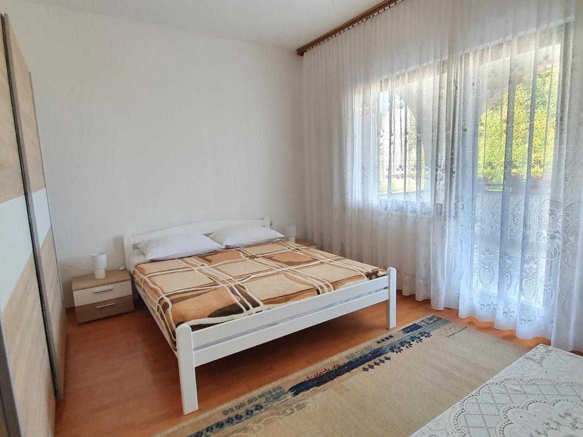 Apartmani Малинска Экстерьер фото