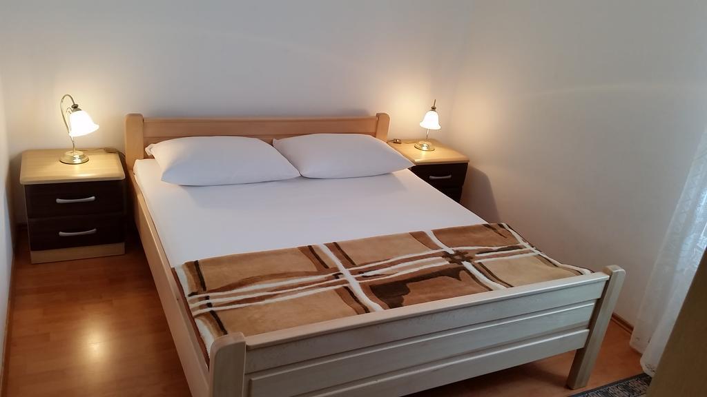 Apartmani Малинска Экстерьер фото