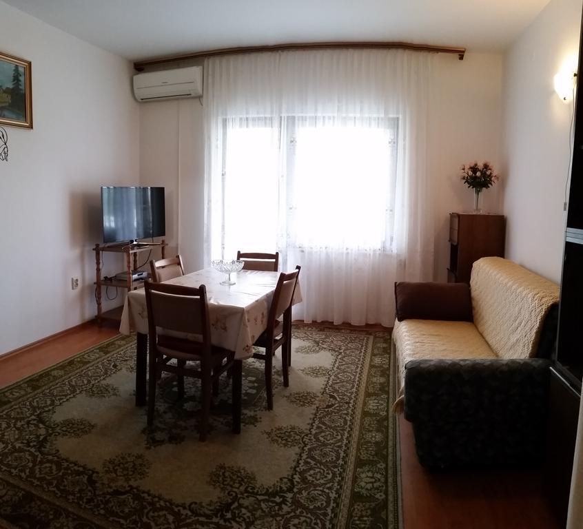 Apartmani Малинска Экстерьер фото
