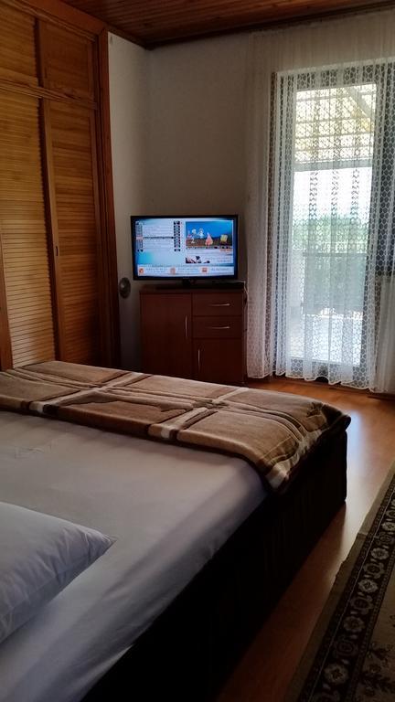 Apartmani Малинска Экстерьер фото
